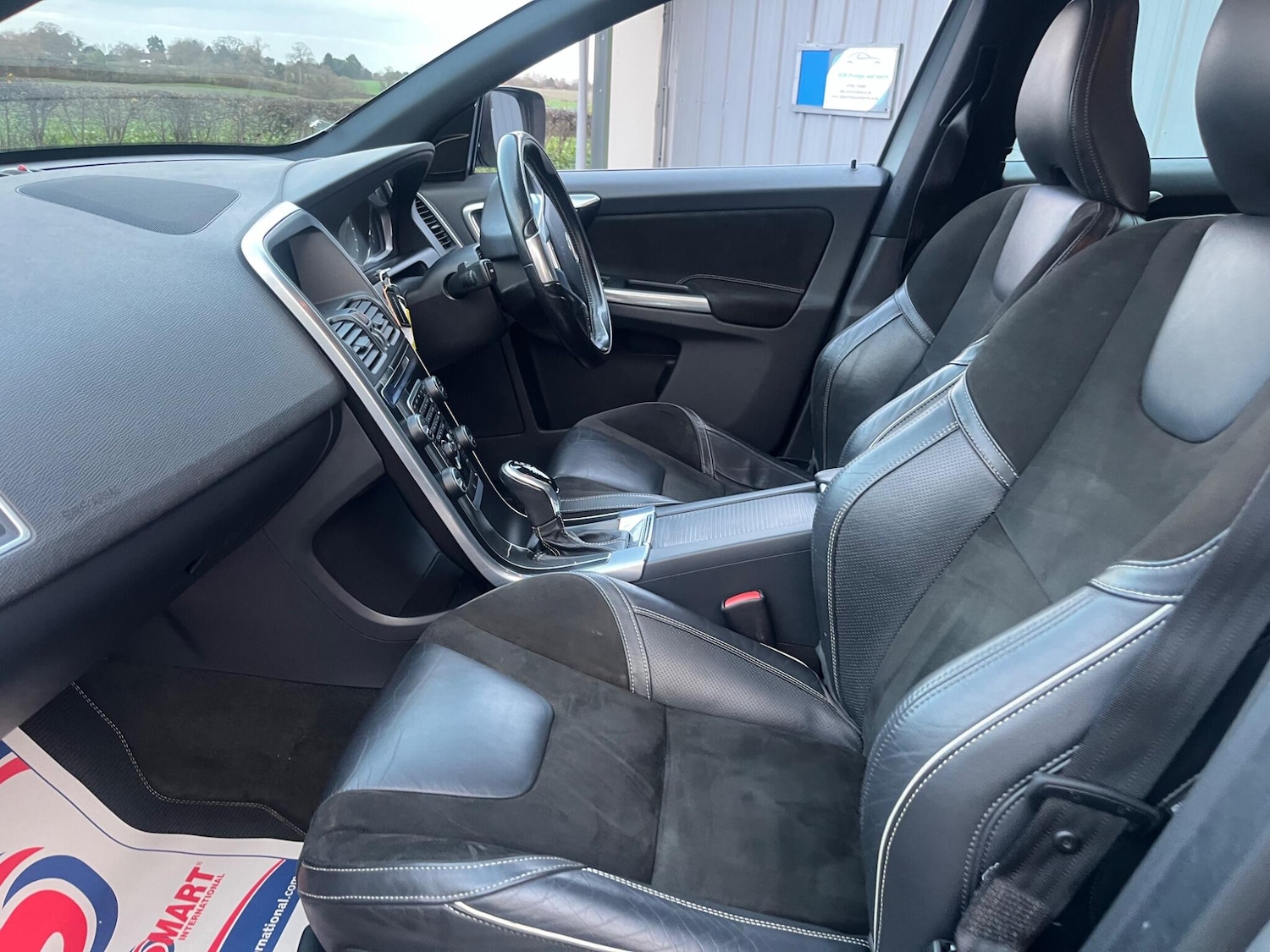 Used Volvo XC60 2015 for sale - 76839886: Photo 32