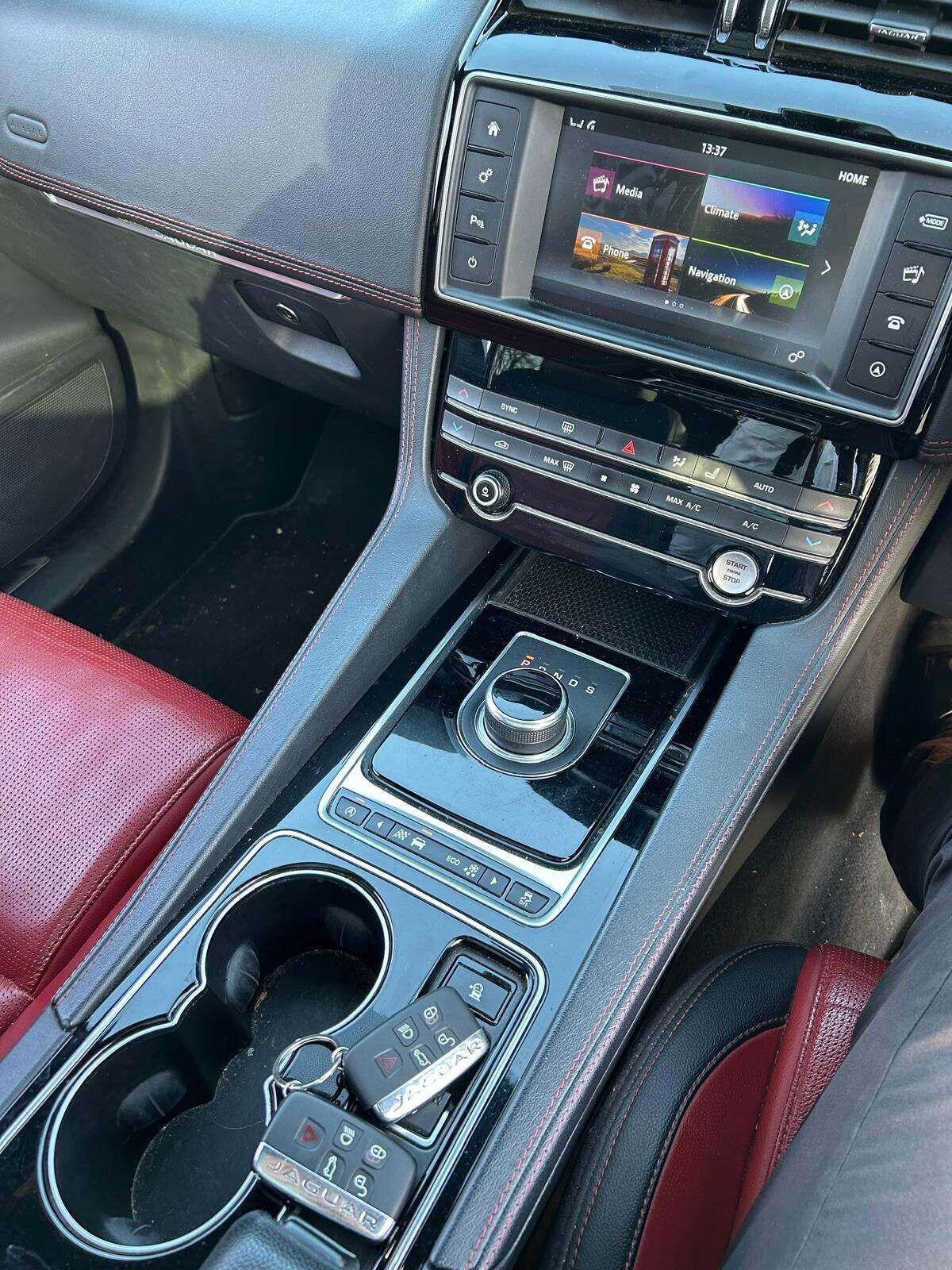 Used Jaguar F-Pace for sale - 77809072: Photo 3