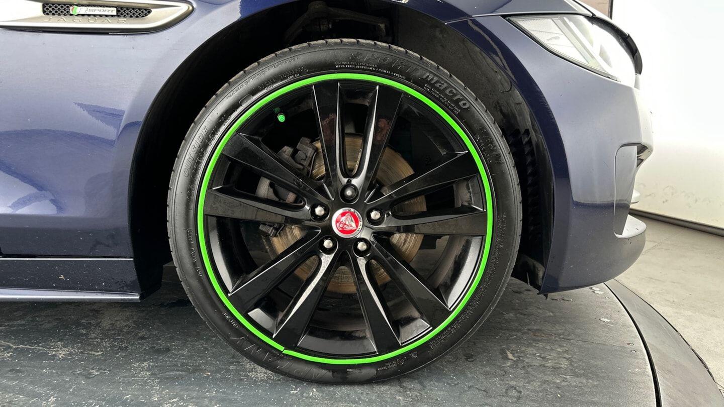 Used Jaguar XE for sale - 76440430: Photo 4