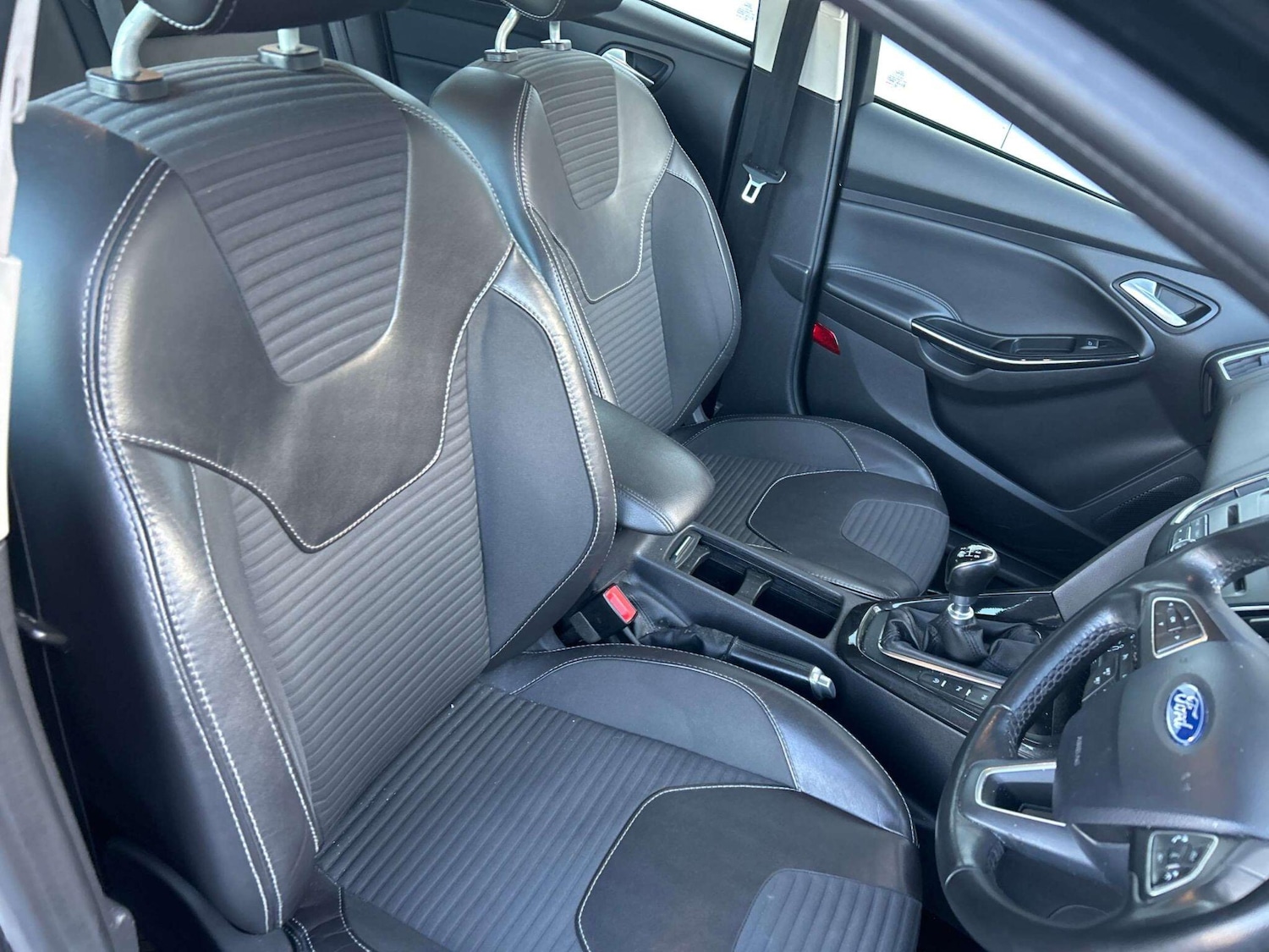 Used Ford Focus 2015 for sale - 76839614: Photo 4