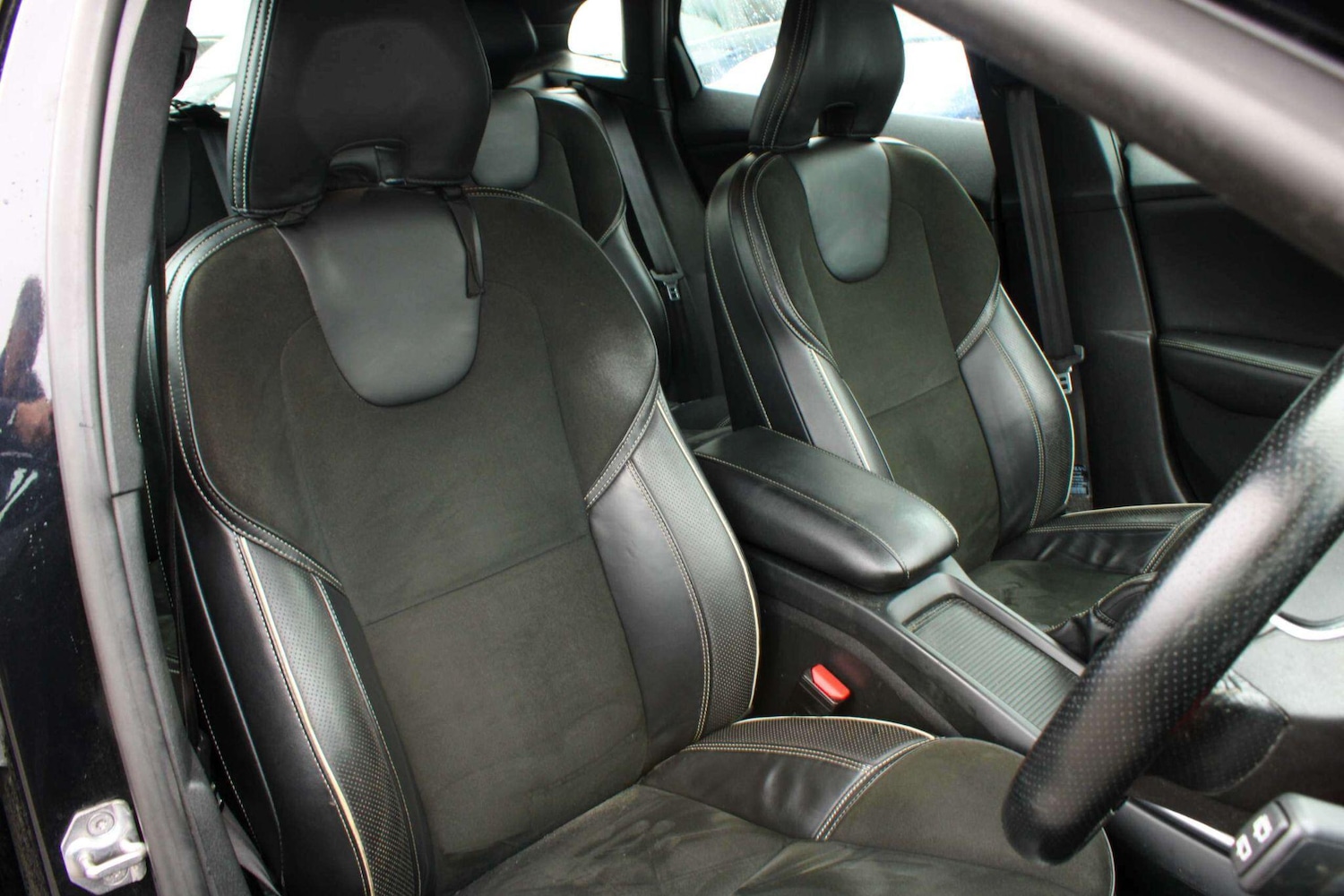 Used Volvo V40 2015 for sale - 76975728: Photo 3