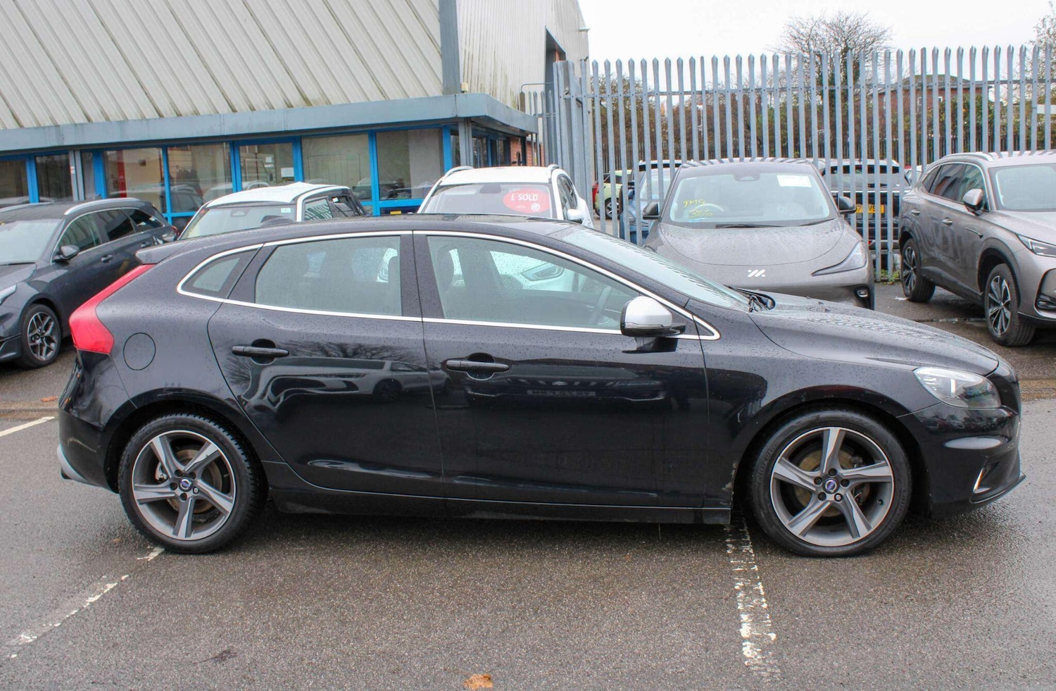 Used Volvo V40 2015 for sale - 76975728: Photo 9