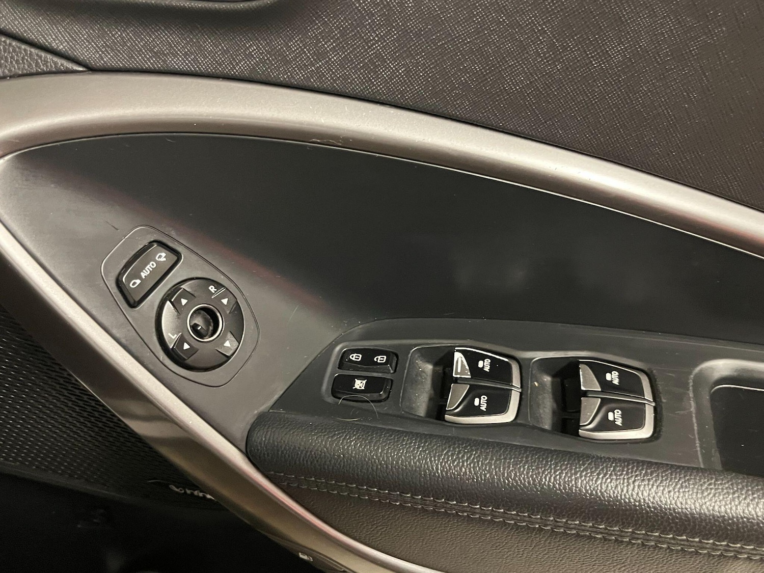 Used Hyundai Santa Fe 2016 for sale - 77468639: Photo 35