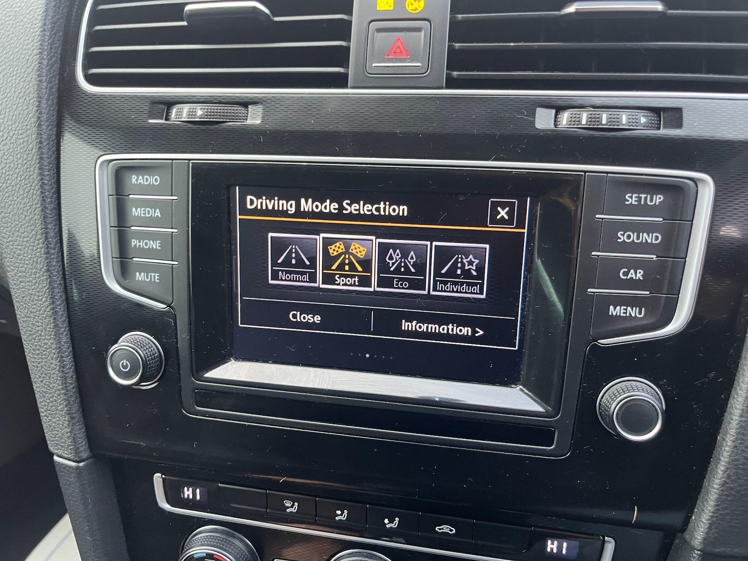 Used Volkswagen Golf 2015 for sale - 76666975: Photo 30