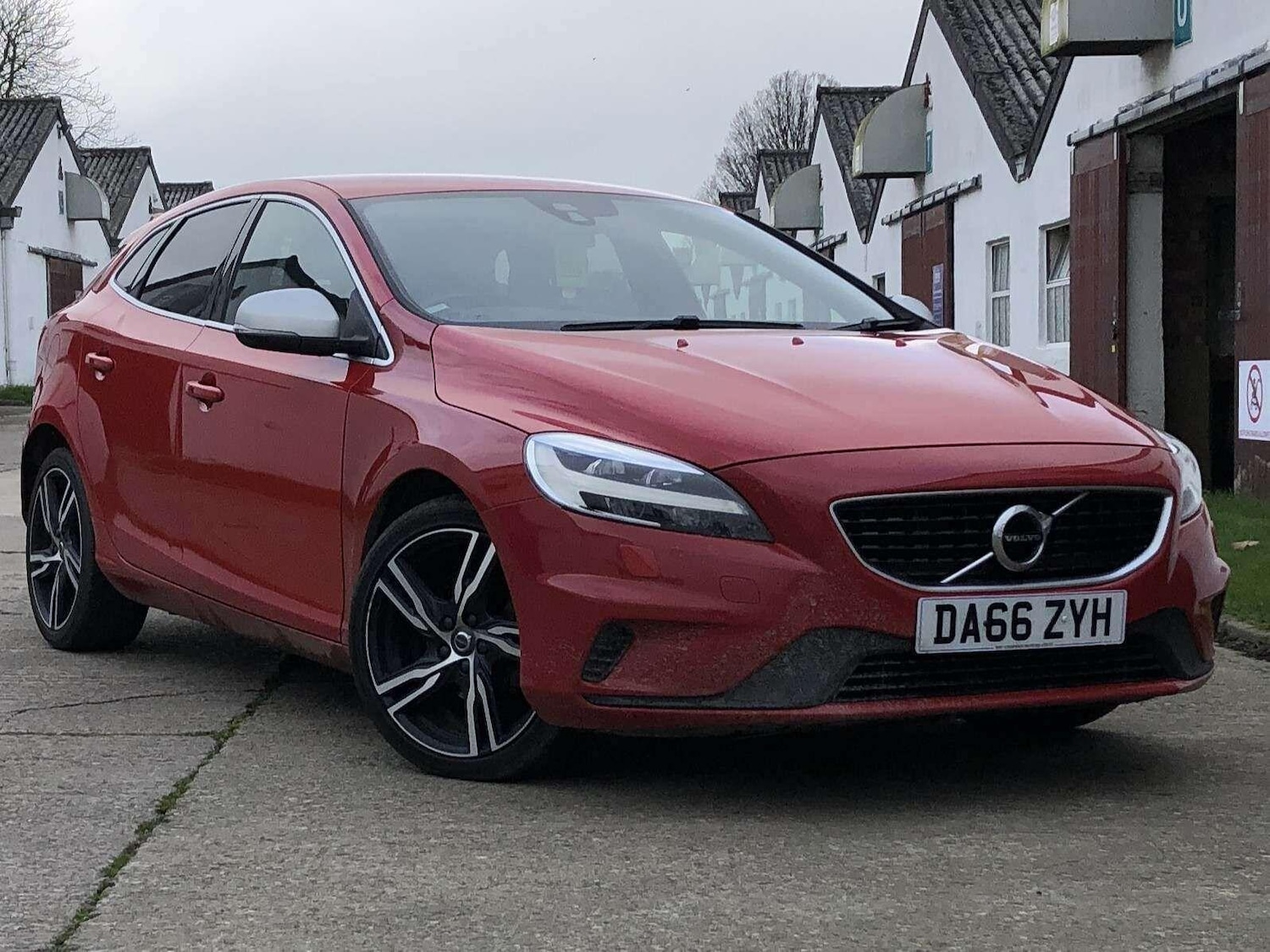 Used Volvo V40 2016 for sale - 78047164: Photo 2
