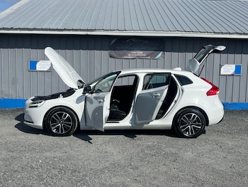 Used Volvo V40 2018 for sale - 79452836: Photo