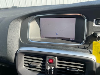 Used Volvo V40 2018 for sale - 79452836: Photo
