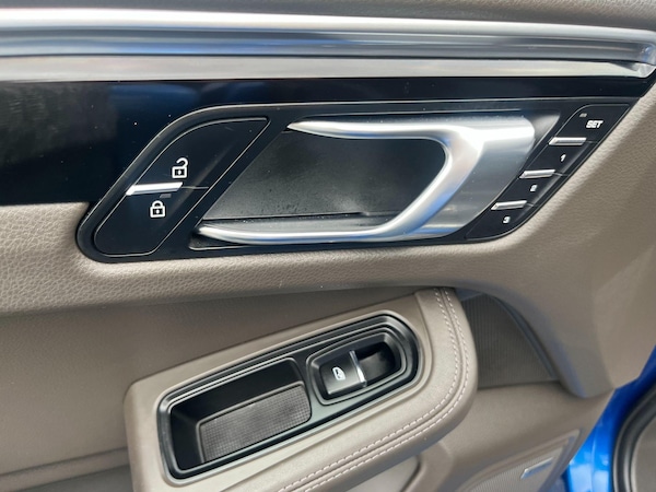 Used Porsche Macan for sale - 75402230: Photo 32