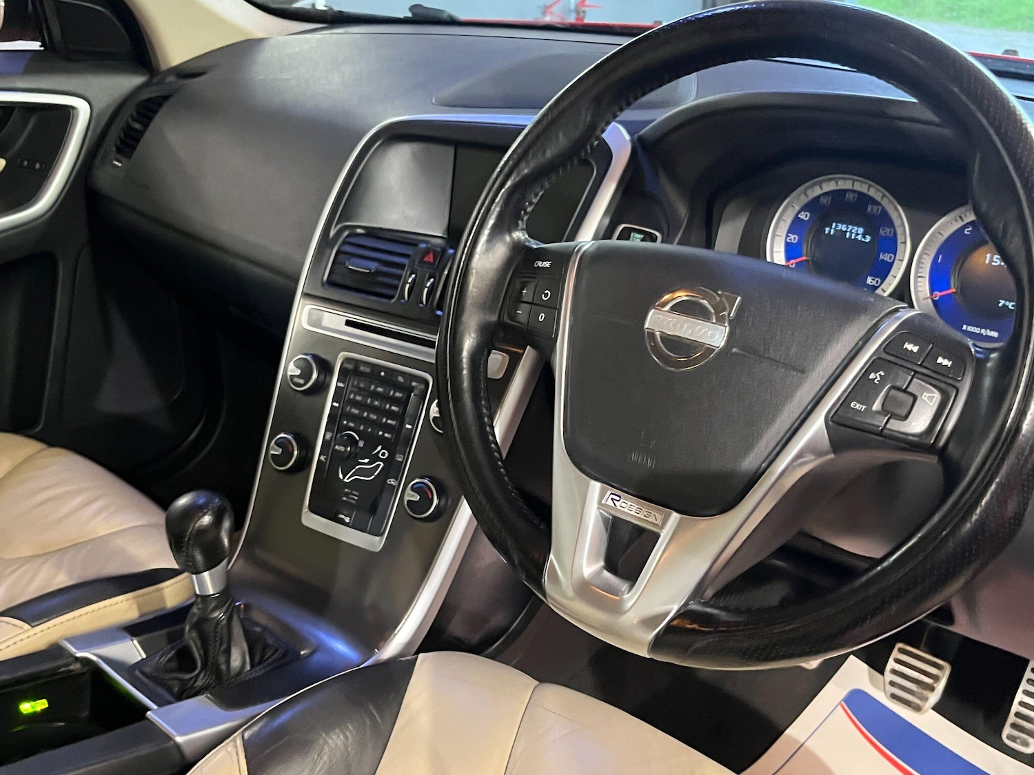 Used Volvo XC60 2011 for sale - 77455526: Photo 35