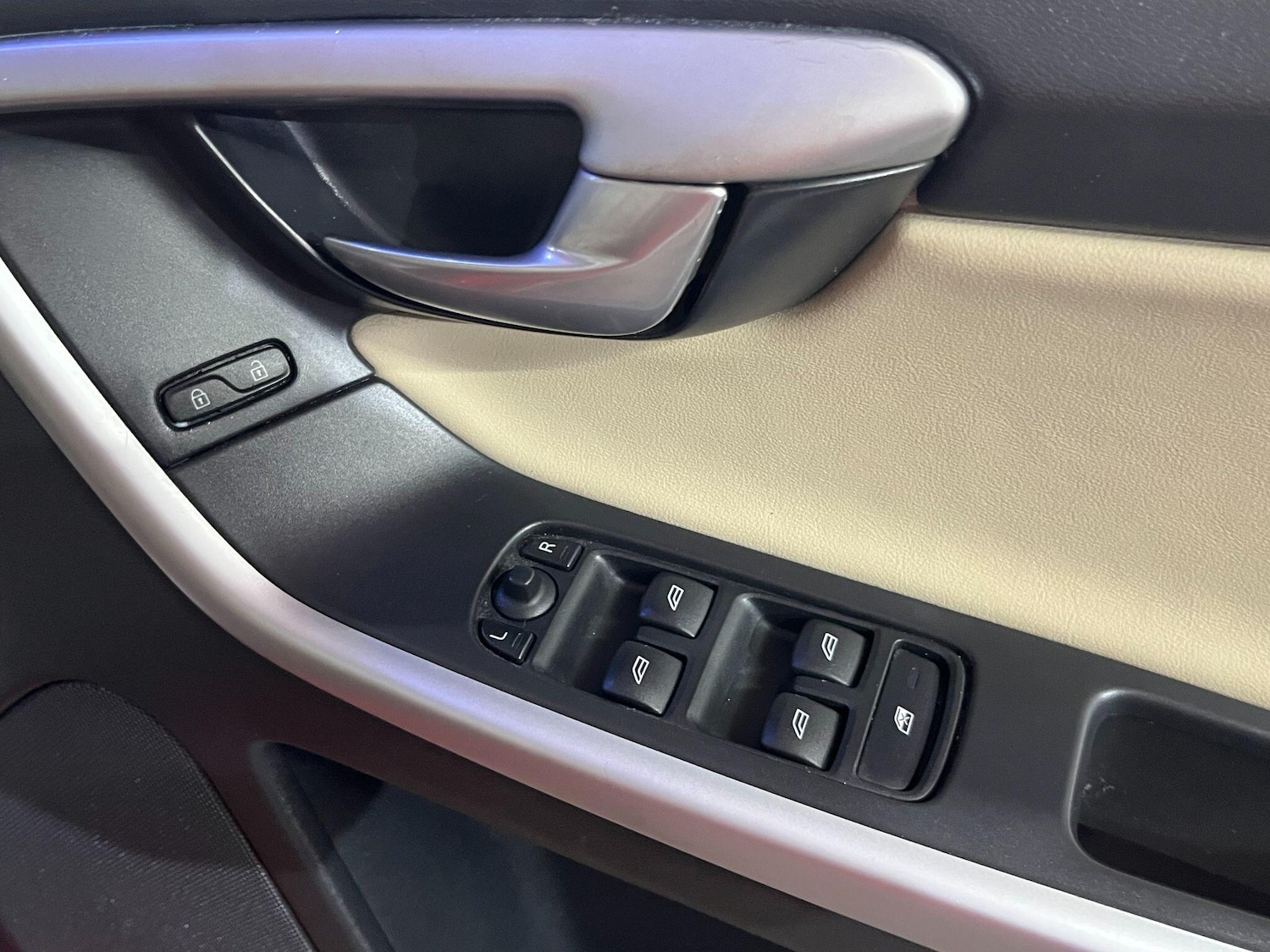 Used Volvo XC60 2011 for sale - 77455526: Photo 36