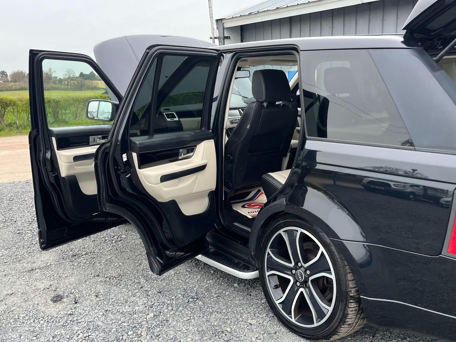 Used Land Rover Range Rover Sport 2011 for sale - 77994130: Photo 17