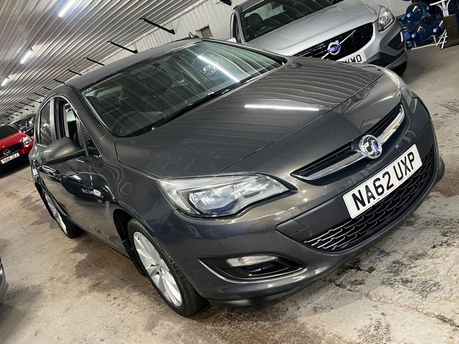 Used Vauxhall Astra 2012 for sale - 76942506: Photo 2