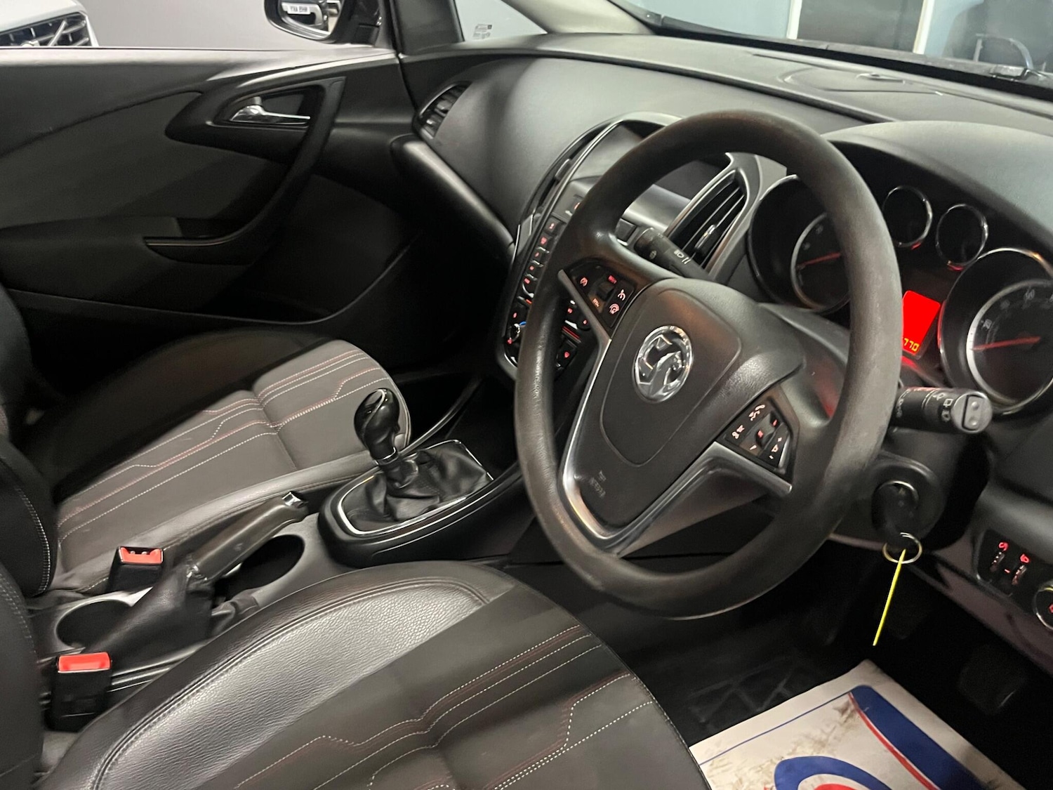 Used Vauxhall Astra 2012 for sale - 76942506: Photo 4