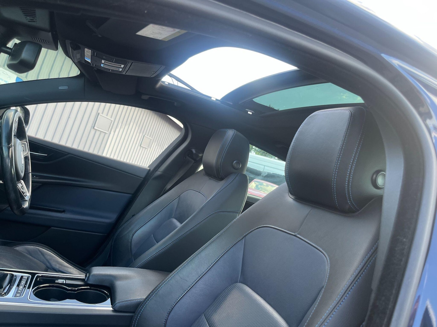 Used Jaguar XE 2015 for sale - 76109048: Photo 4