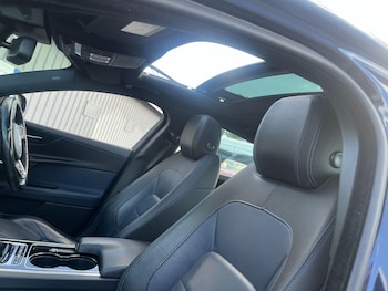 Used Jaguar XE 2015 for sale - 76109048: Photo 4