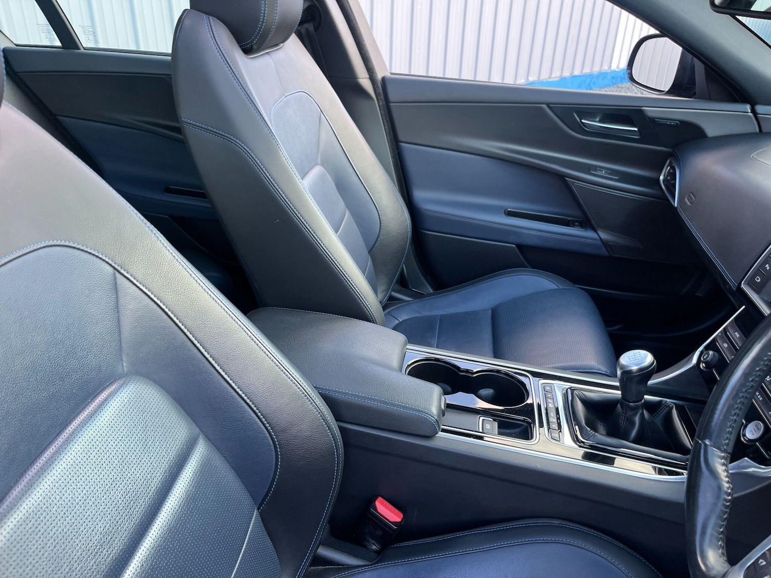 Used Jaguar XE 2015 for sale - 76109048: Photo 6