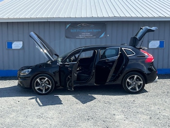 Used Volvo V40 2016 for sale - 79484745: Photo