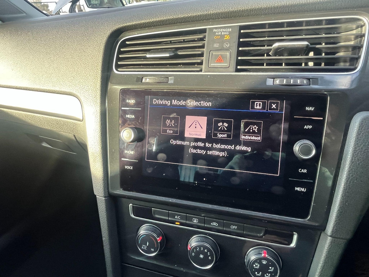 Used Volkswagen Golf 2017 for sale - 76936628: Photo 28