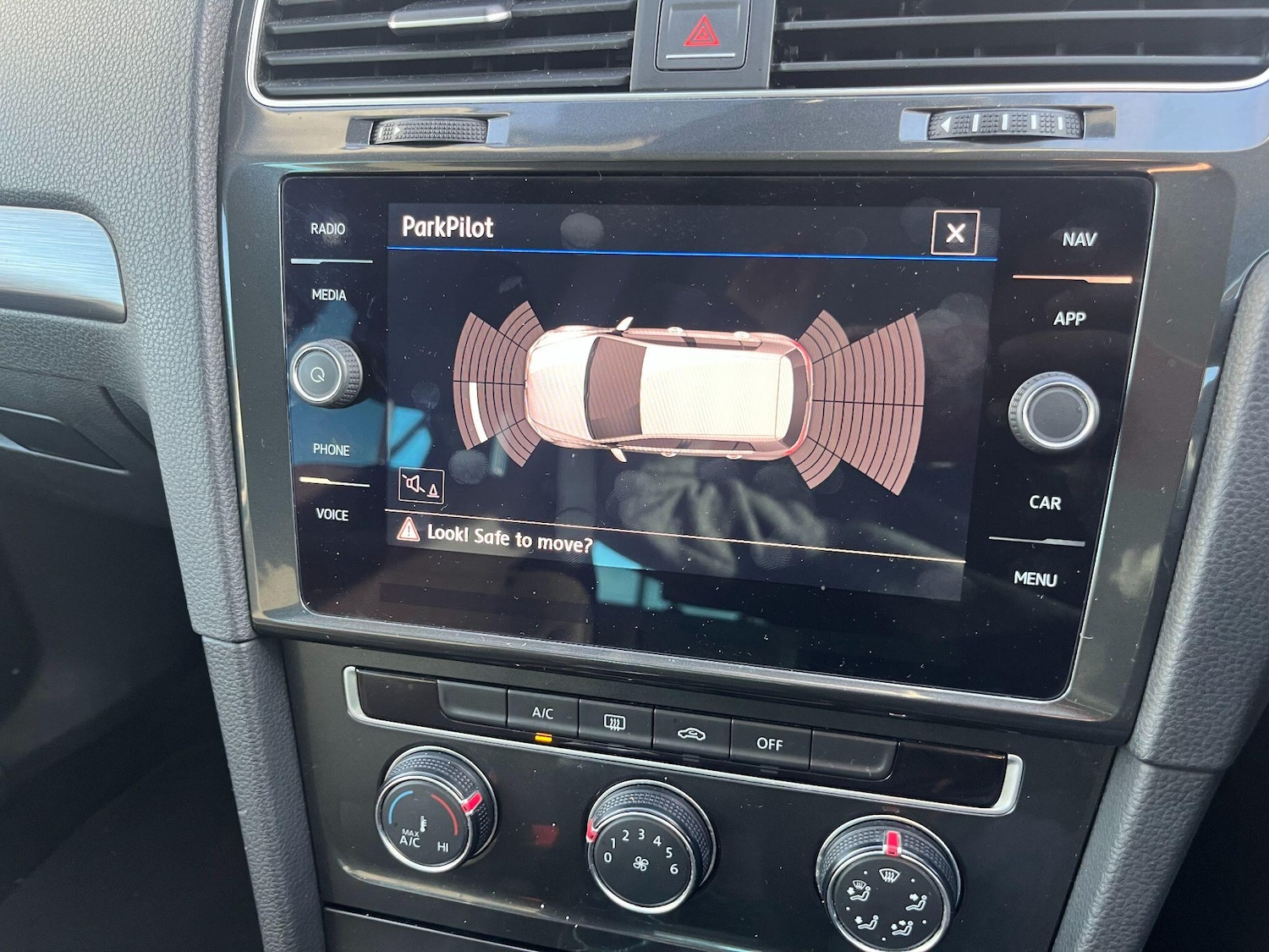 Used Volkswagen Golf 2017 for sale - 76936628: Photo 30