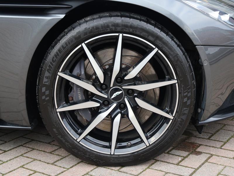 Used Aston Martin DB11 2018 for sale - 77746765: Photo 4