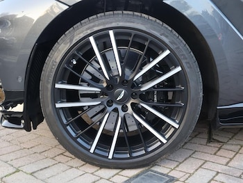 Used Aston Martin DBX 2024 for sale - 77951235: Photo