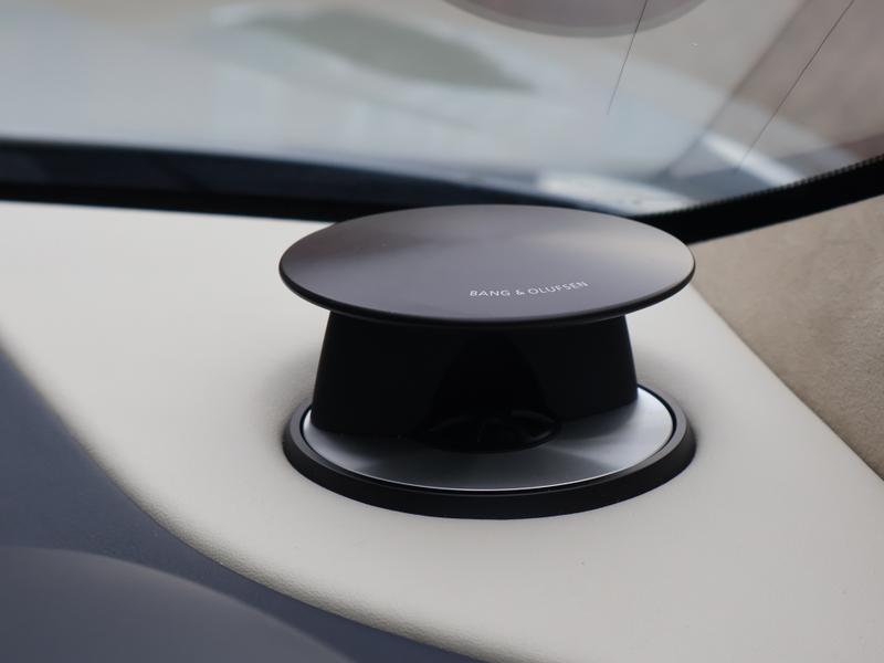 Used Aston Martin DB11 2016 for sale - 76438479: Photo 15