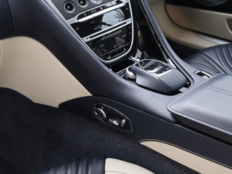 Used Aston Martin DB11 2016 for sale - 76438479: Photo 24