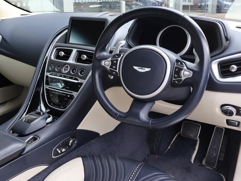 Used Aston Martin DB11 2016 for sale - 76438479: Photo 3