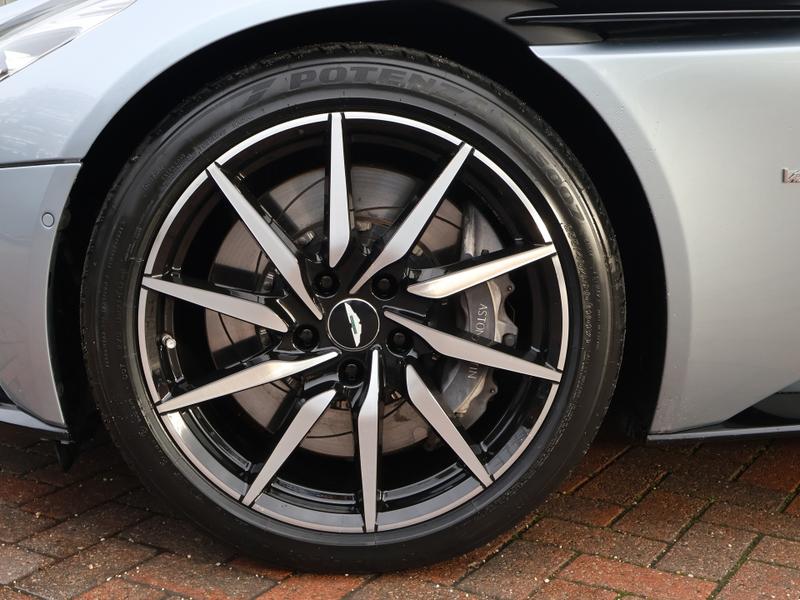 Used Aston Martin DB11 2016 for sale - 76438479: Photo 4