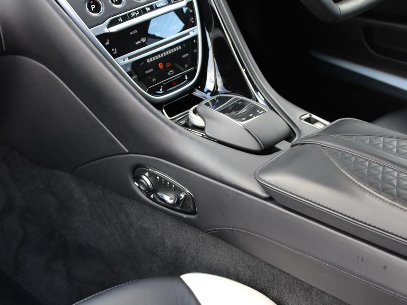 Used Aston Martin DBS 2022 for sale - 76797030: Photo 16