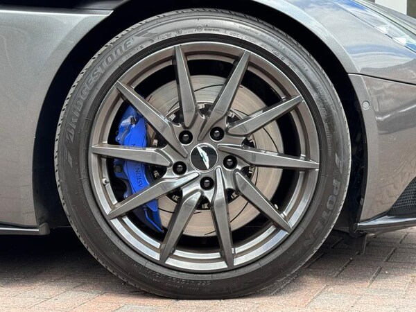Used Aston Martin DB11 2018 for sale - 75676969: Photo 8