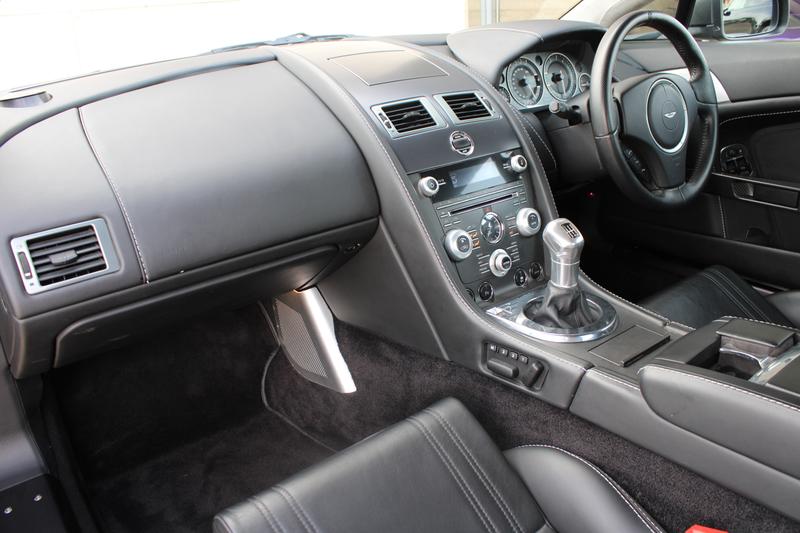 Used Aston Martin Vantage 2010 for sale - 76797034: Photo 11