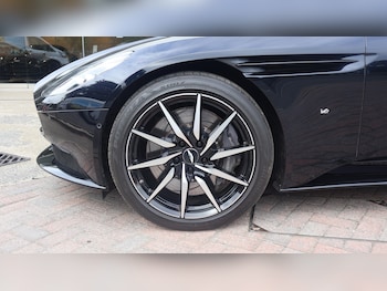 Used Aston Martin DB11 2017 for sale - 79552435: Photo