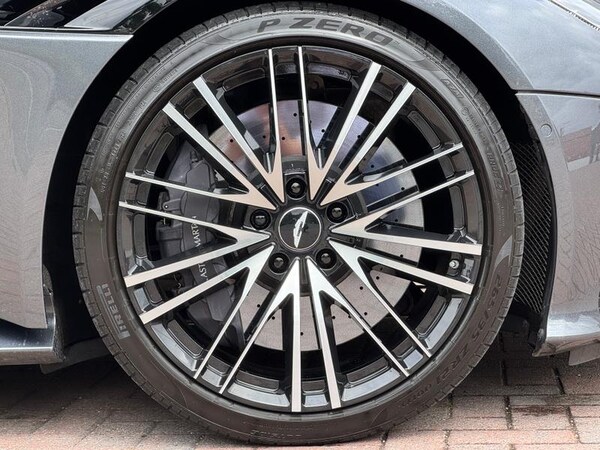 Used Aston Martin DBS 2020 for sale - 75621061: Photo 4