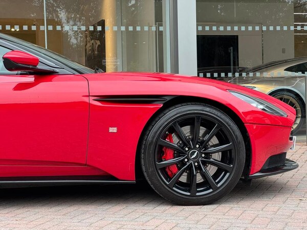 Used Aston Martin DB11 2018 for sale - 76076713: Photo 15
