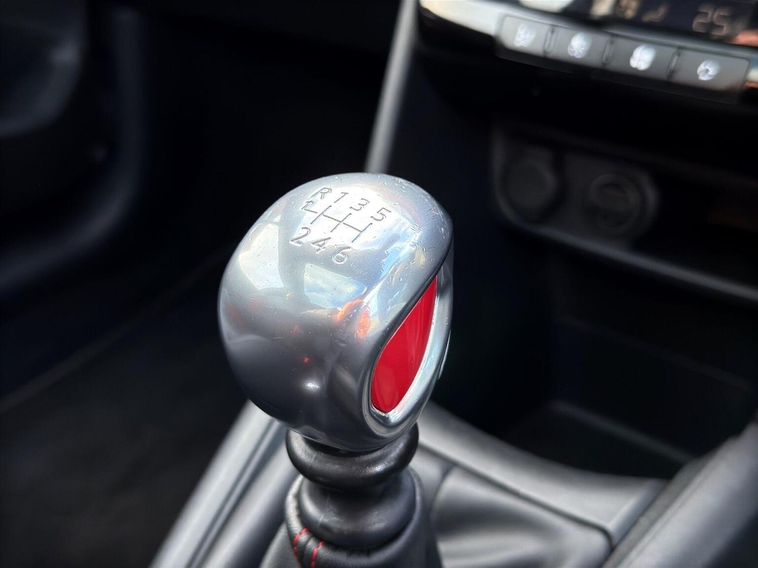 Used Peugeot 208 2014 for sale - 77694359: Photo 27