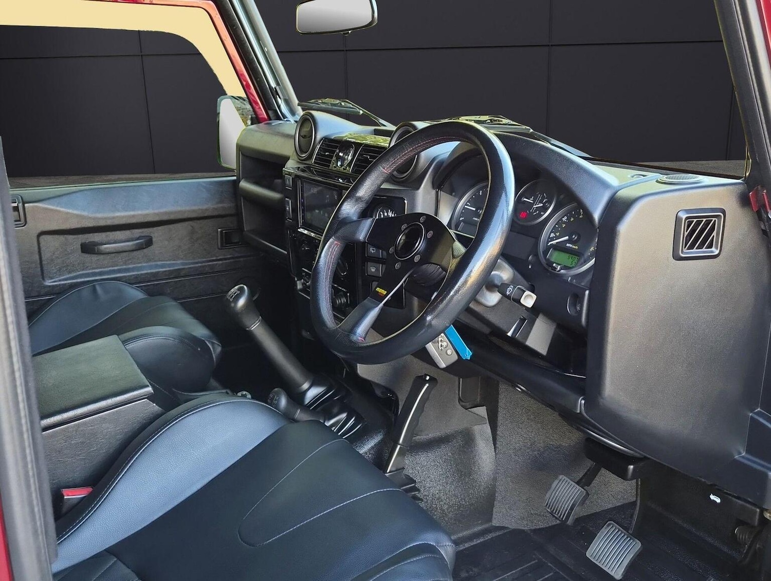 Used Land Rover Defender 2015 for sale - 78190604: Photo 8