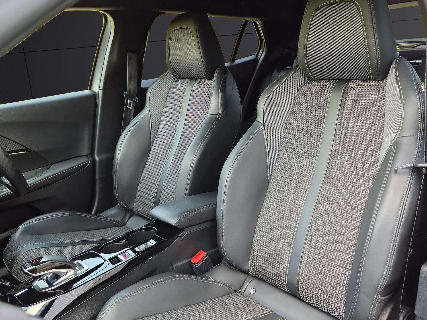 Used Peugeot 2008 2020 for sale - 78219603: Photo 4