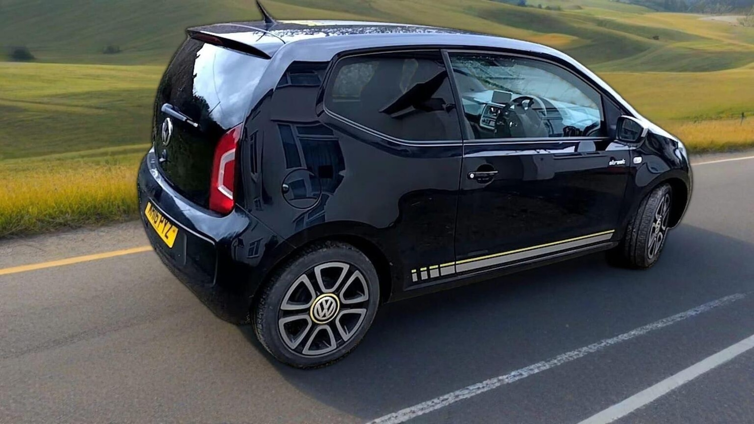 Used Volkswagen up! 2016 for sale - 77622461: Photo 2