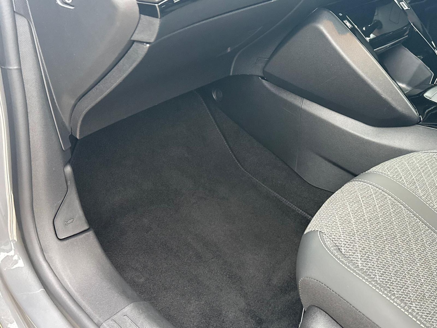 Used Peugeot 208 for sale - 77688798: Photo 25