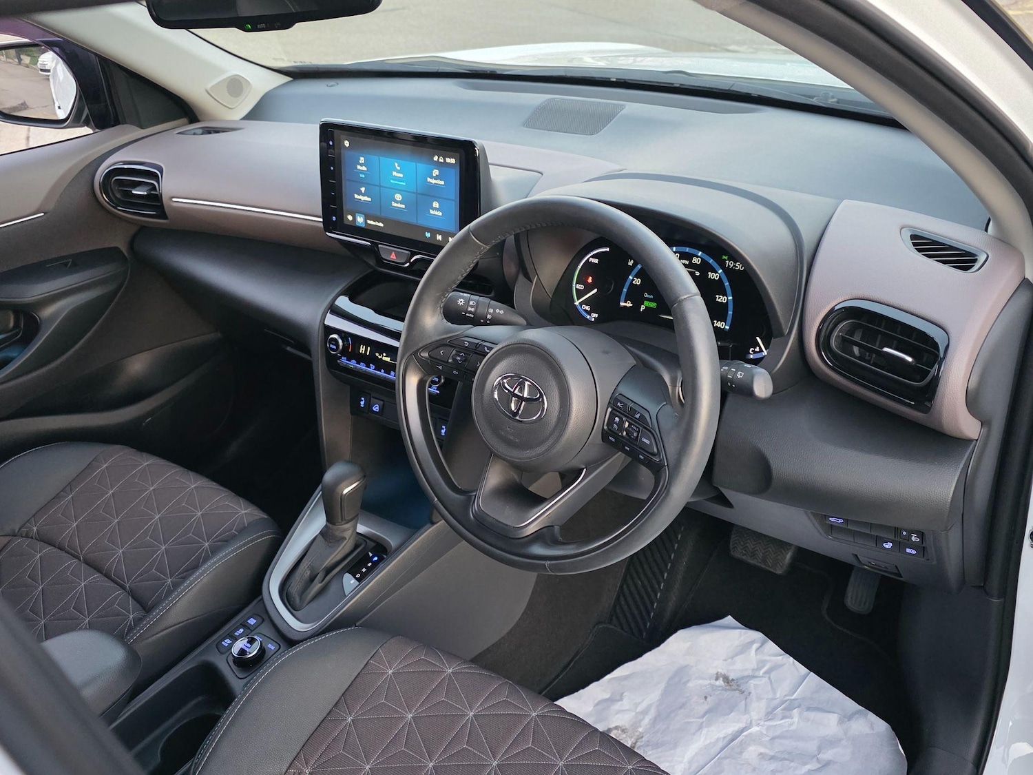 Used Toyota Yaris Cross 2023 for sale - 77688817: Photo 13