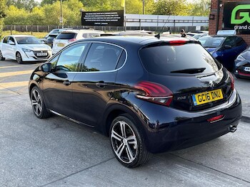 Used Peugeot 208 2016 for sale - 77688812: Photo