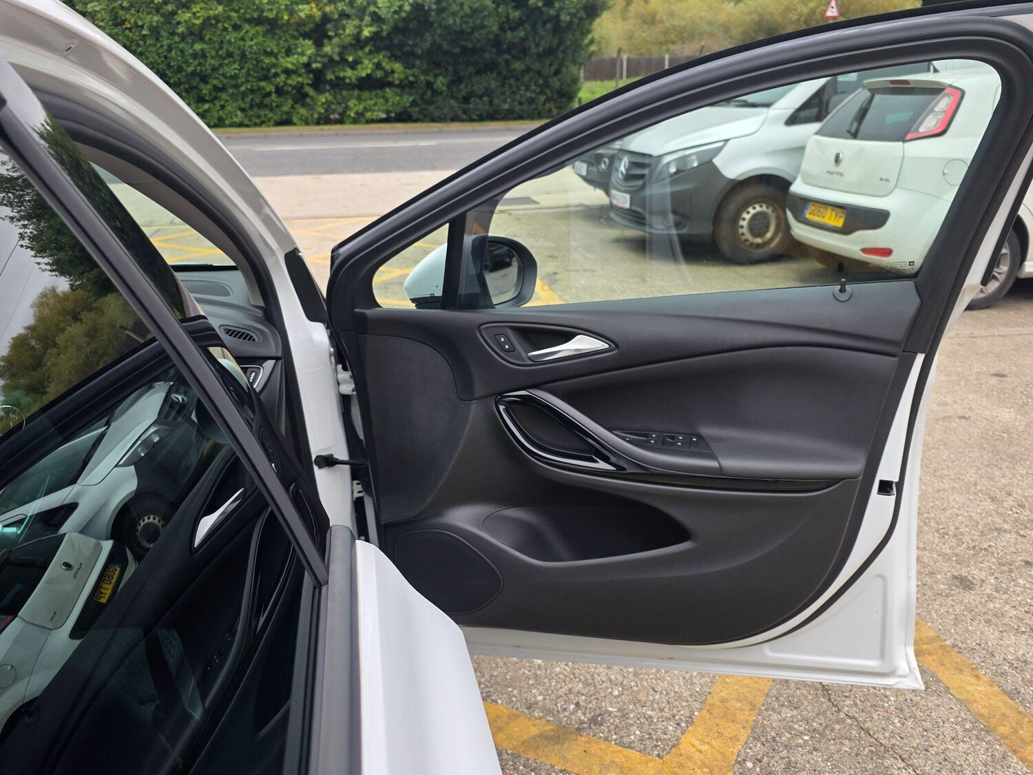 Used Vauxhall Astra for sale - 77688799: Photo 39