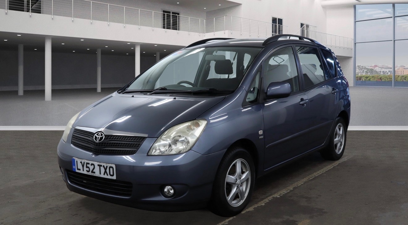 Used Toyota Corolla Verso 2003 for sale - 77370877: Photo 2