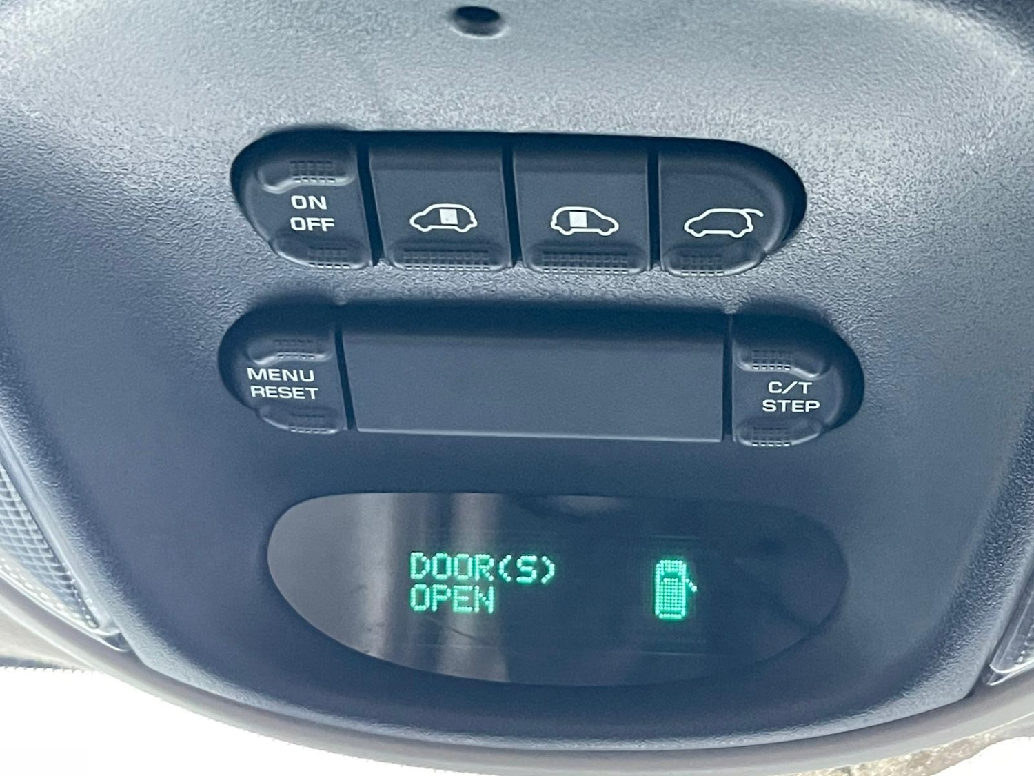 Used Chrysler Grand Voyager 2003 for sale - 77385450: Photo 17