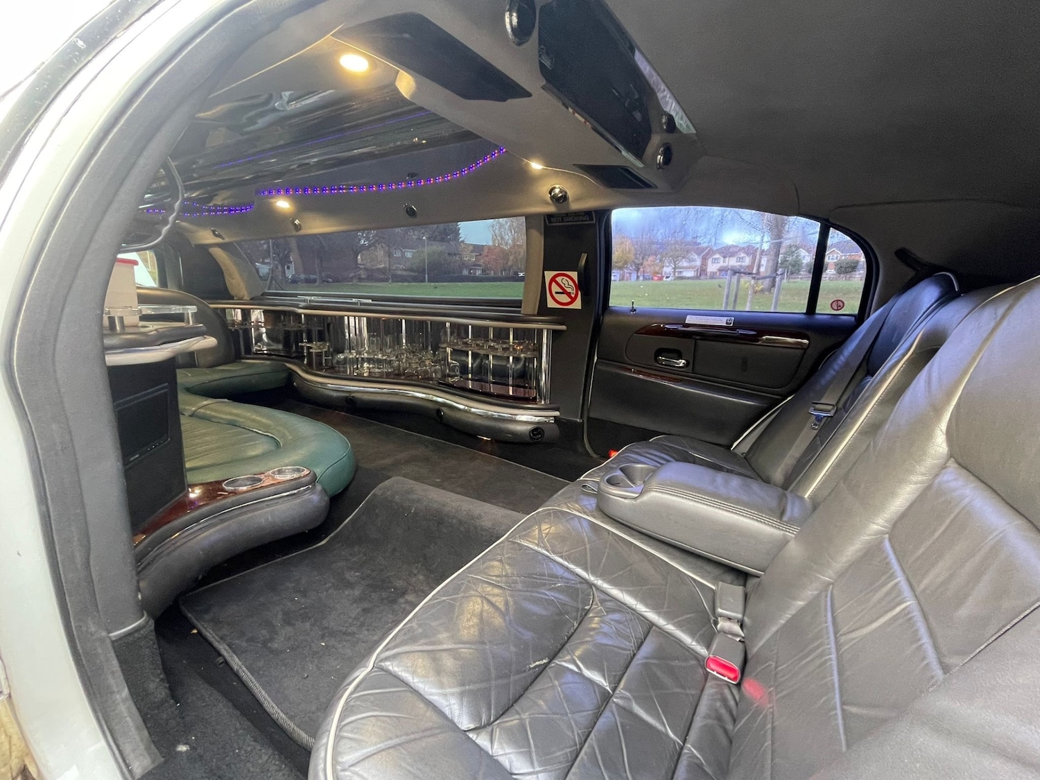 Used Lincoln Town Car 2004 for sale - 76455034: Photo 3