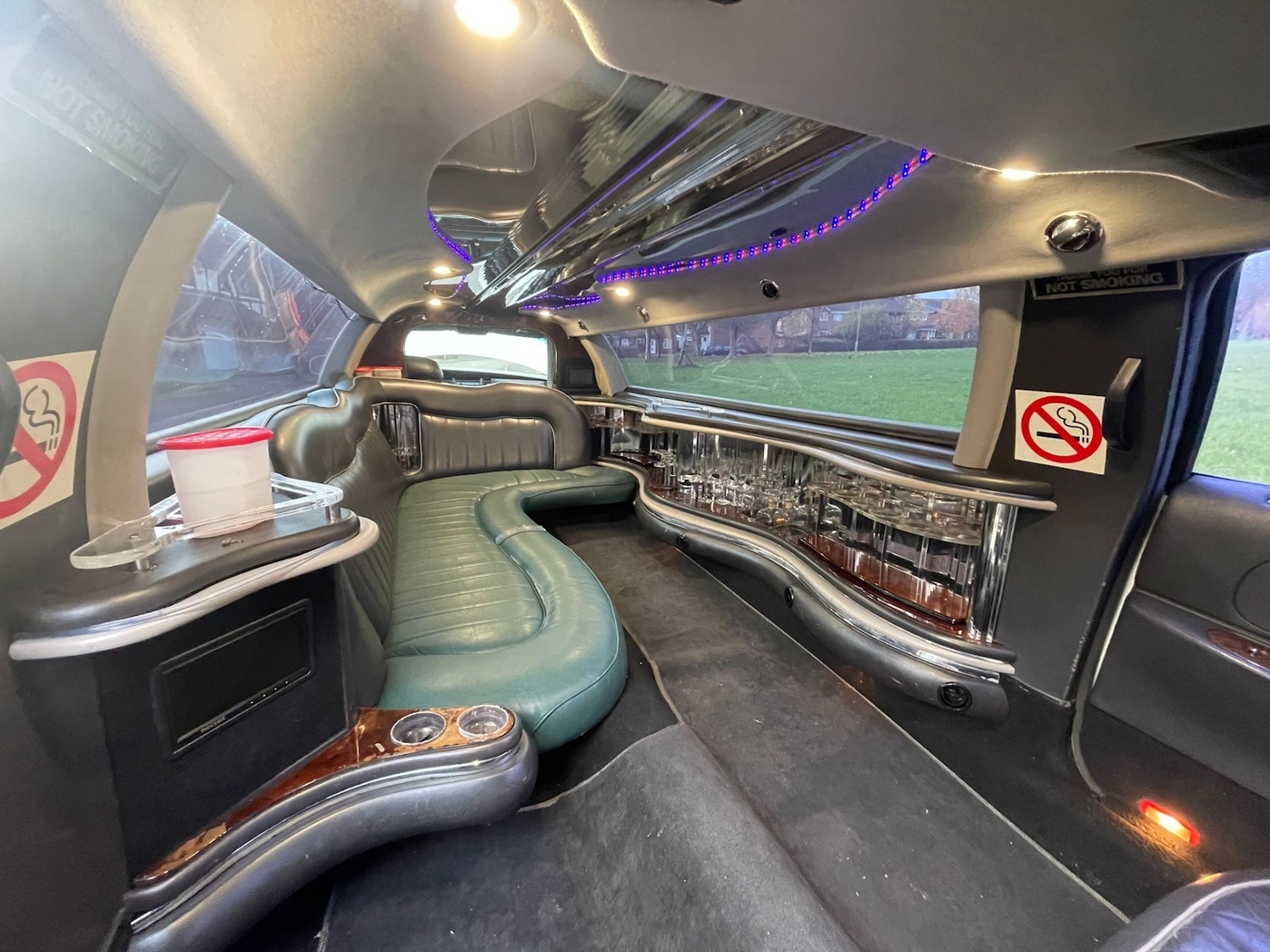 Used Lincoln Town Car 2004 for sale - 76455034: Photo 4