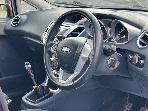 Used Ford Fiesta 2012 for sale - 76031238: Photo 2