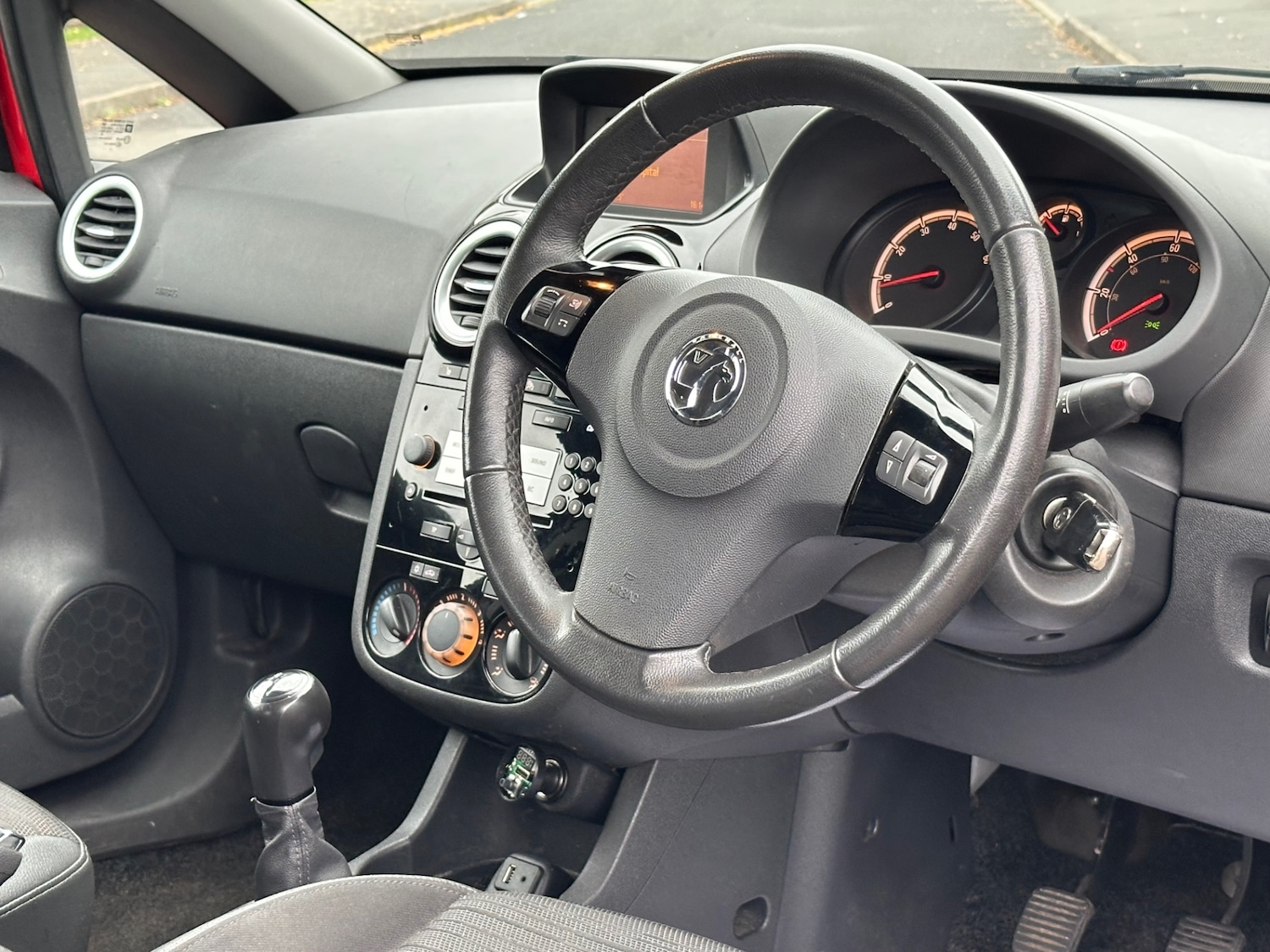 Used Vauxhall Corsa 2014 for sale - 76280622: Photo 2