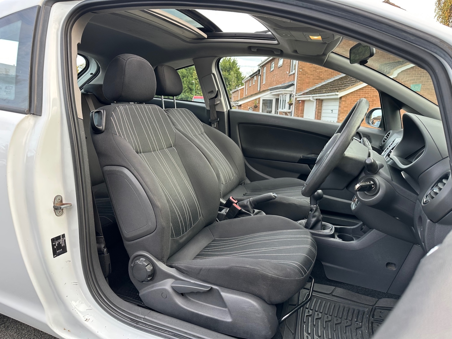 Used Vauxhall Corsa 2009 for sale - 76358418: Photo 3